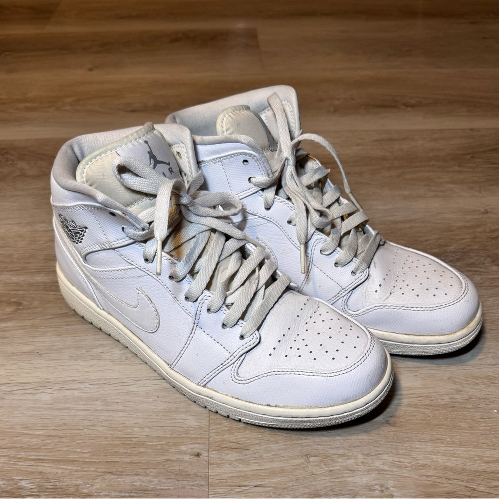 Nike Air Jordan AJ1 Mid Top Triple White Size US 9 Mens